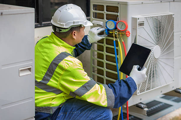 Professional Hvac technician working in Glidden, TX
